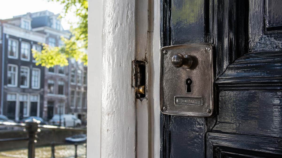 slot in oud pand in amsterdam